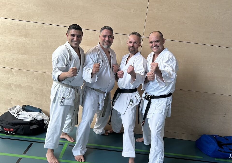 Thomas Budich besteht die Prüfung zum 6. Dan